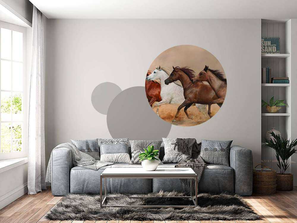 Galopujące konie w burzy piaskowej