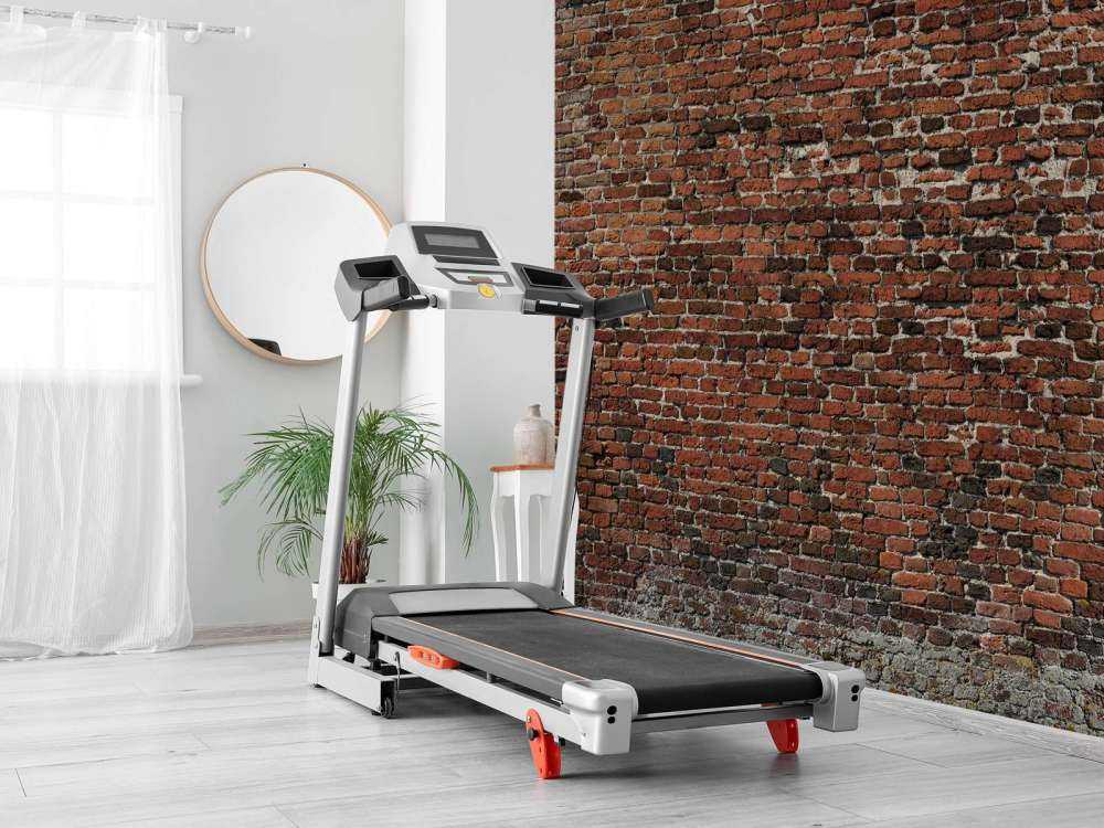 Stary odrestaurowany mur z cegły