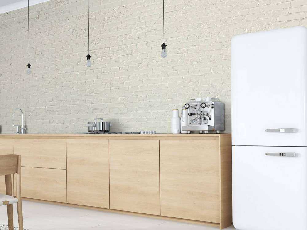 Malowany mur z cegły