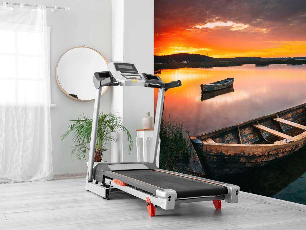 Łodzie o zachodzie słońca