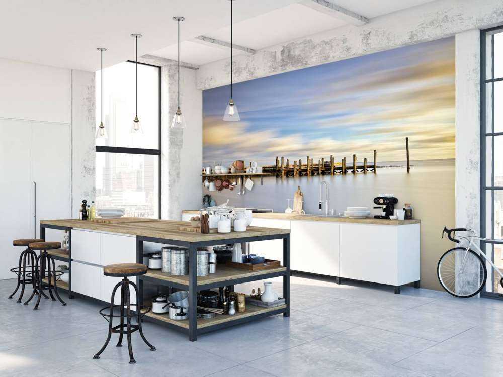 Długie molo nad morzem