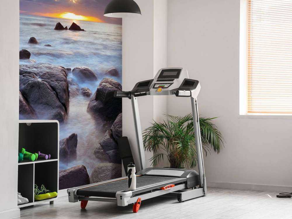 Zachód słońca nad skalistym wybrzeżem