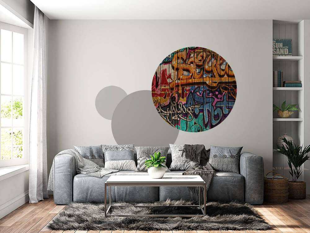 Graffiti z literami na drewnie