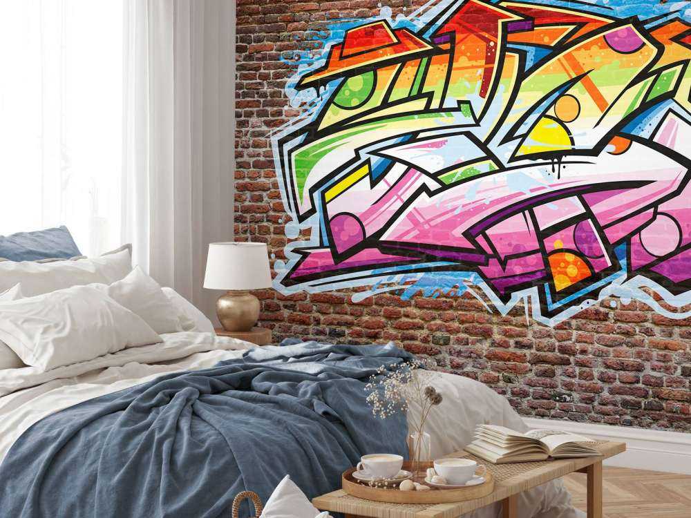 Graffiti na czerwonej cegle