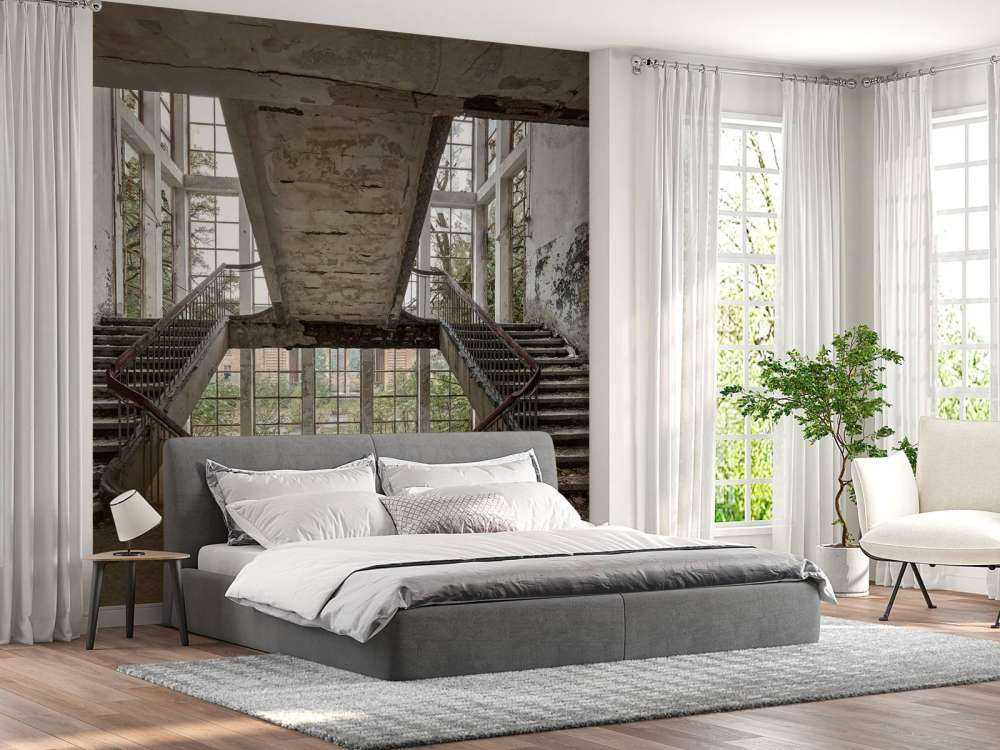 Schody w opuszczonej szkole