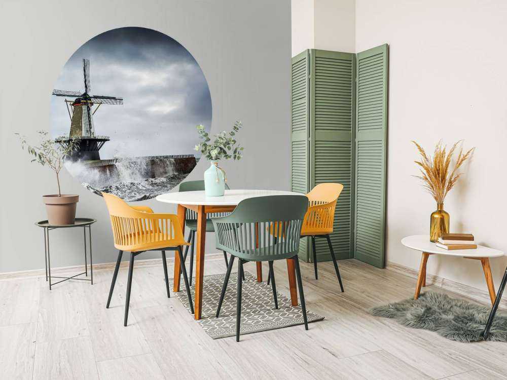 Młyn z falami sztormowymi