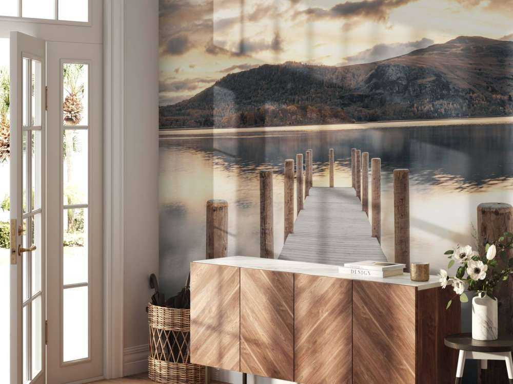 Drewniane molo nad jeziorem