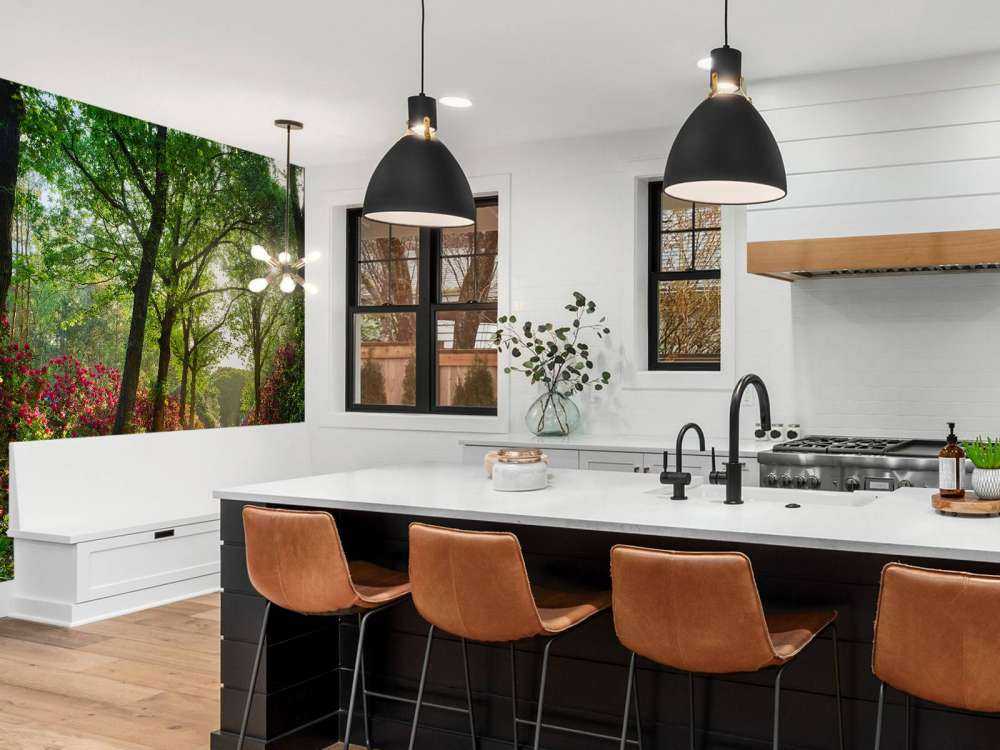 Wschód słońca na ścieżce z rododendronami