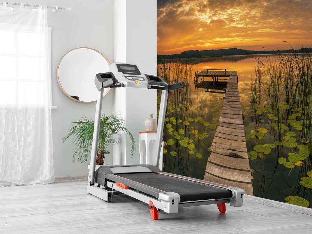 Wschód słońca nad jeziorem