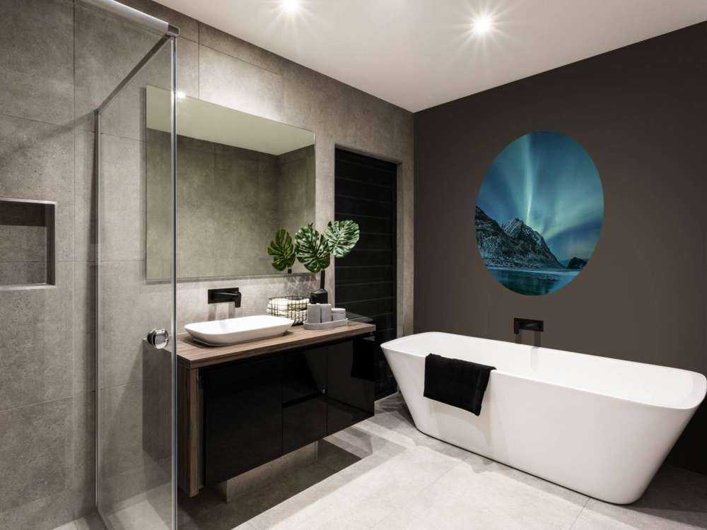 Zielone północne światła nad górami