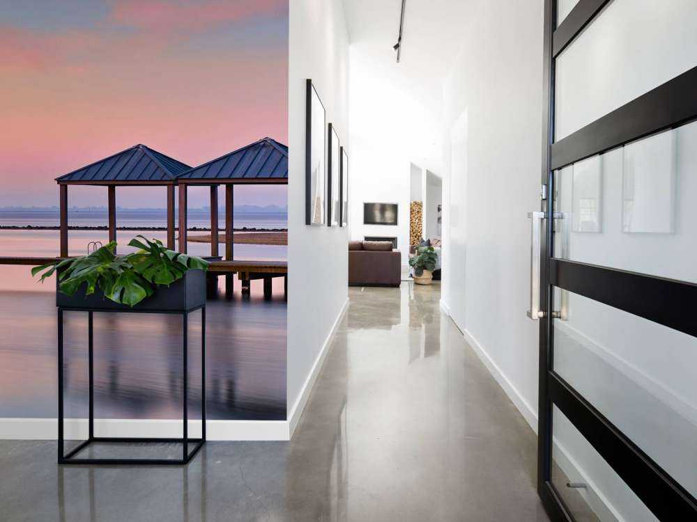 Molo do pływania o wschodzie słońca