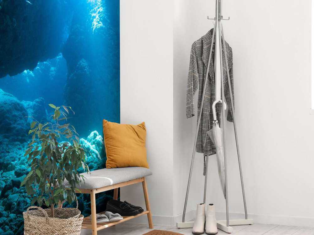 Ciemna jaskinia w oceanie