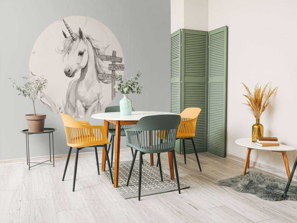 Mały jednorożec z roślinami beżowy