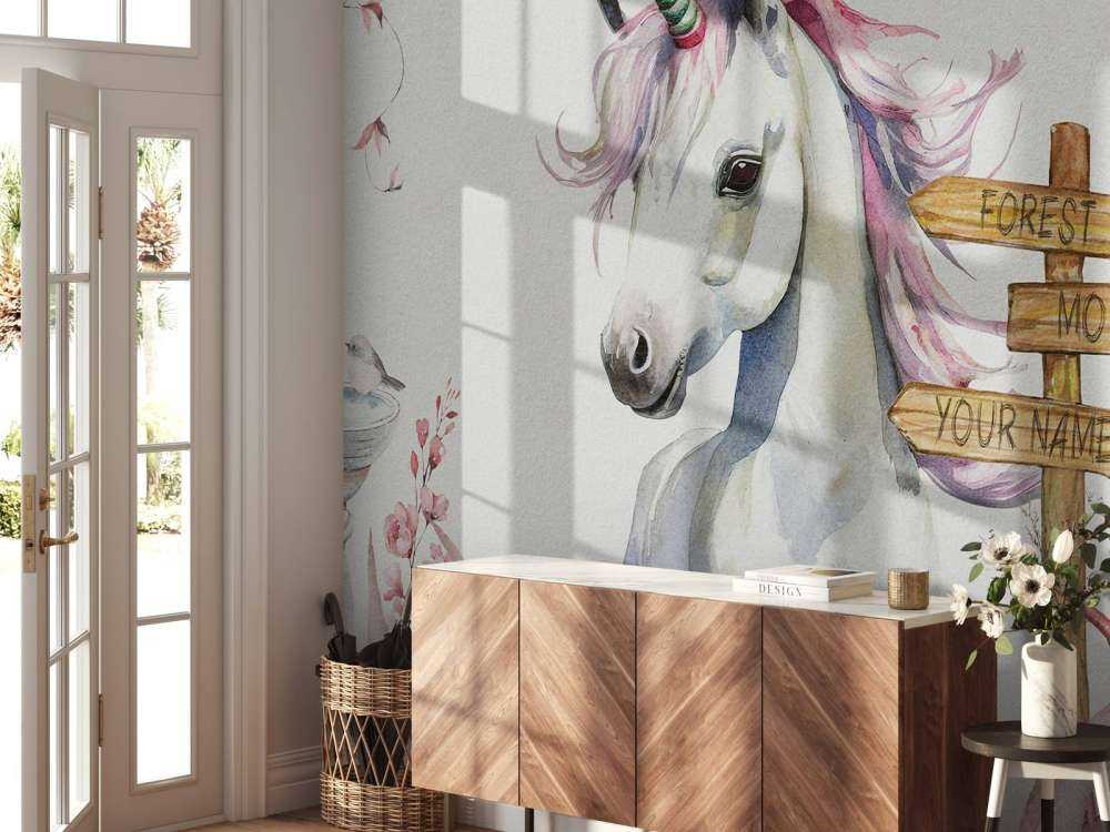 Mały jednorożec z roślinami różowy