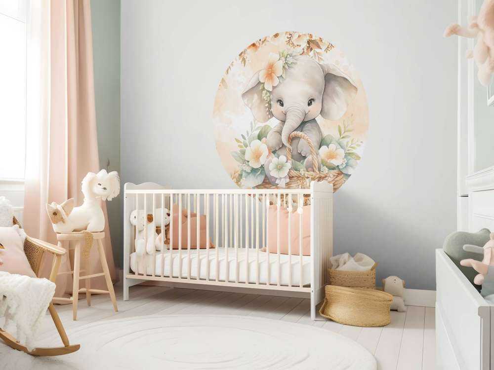 Cieniutki słoń w koszu kwiatów