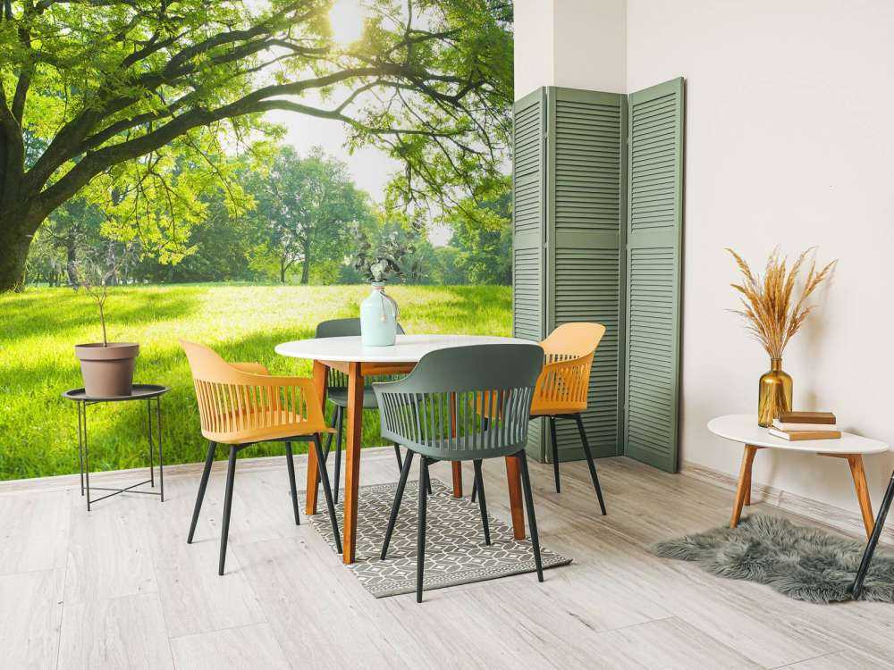 Piękne drzewo z zieloną trawą