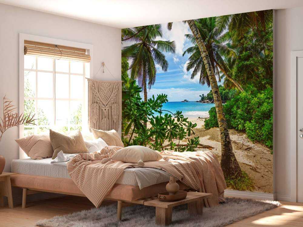 Plaża między palmami