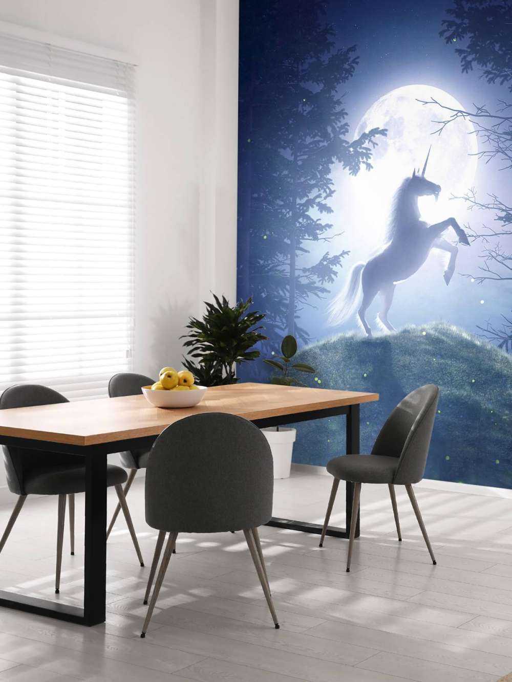 Jednorożec przy pełni księżyca