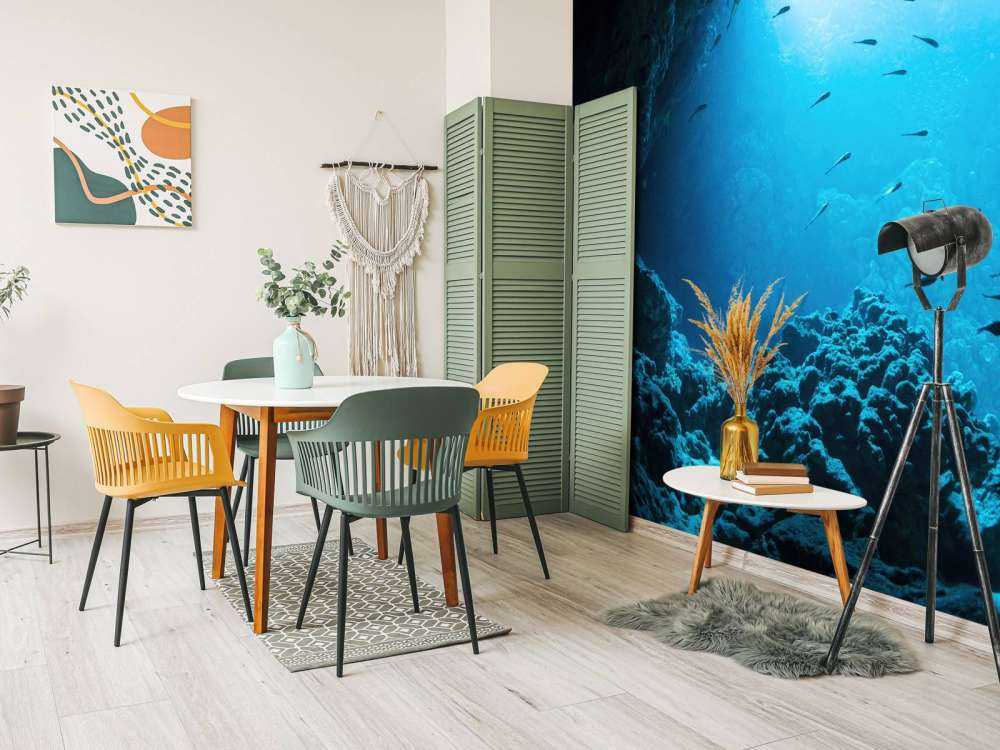 Podwodna jaskinia z rybami