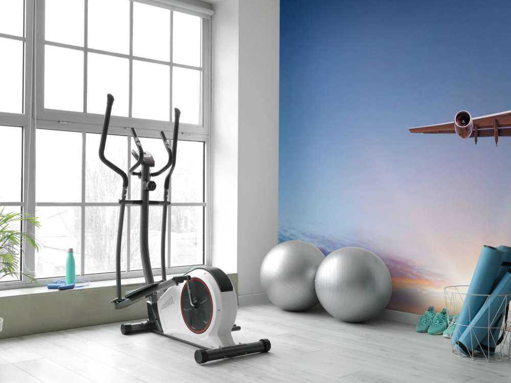 Samolot z pięknym słońcem