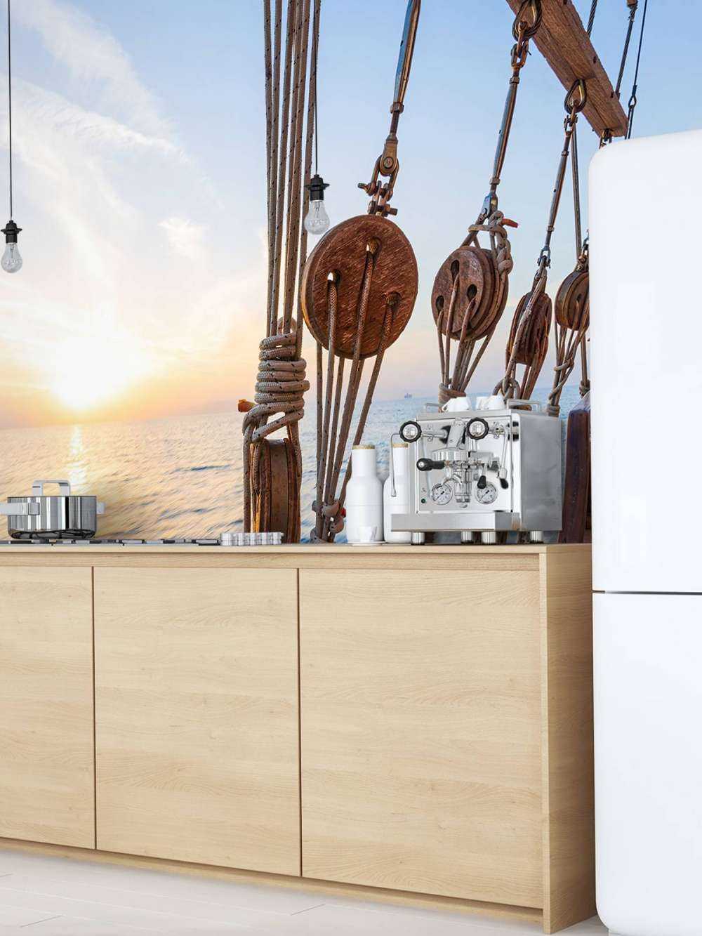 Żaglówka o zachodzie słońca