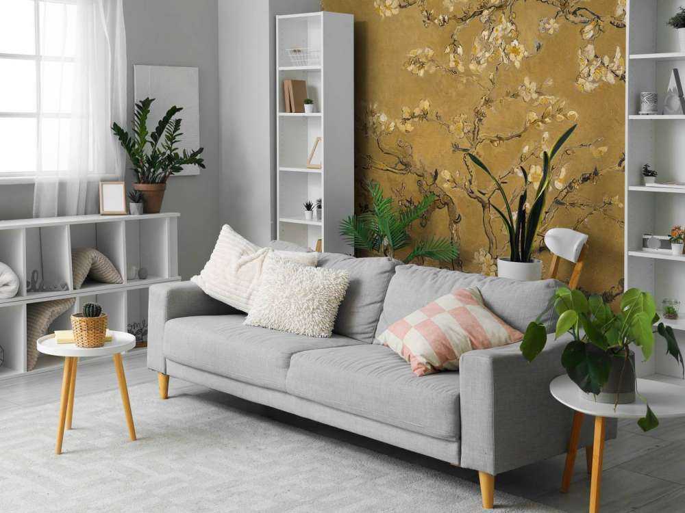 Żółty kwiat migdałowca