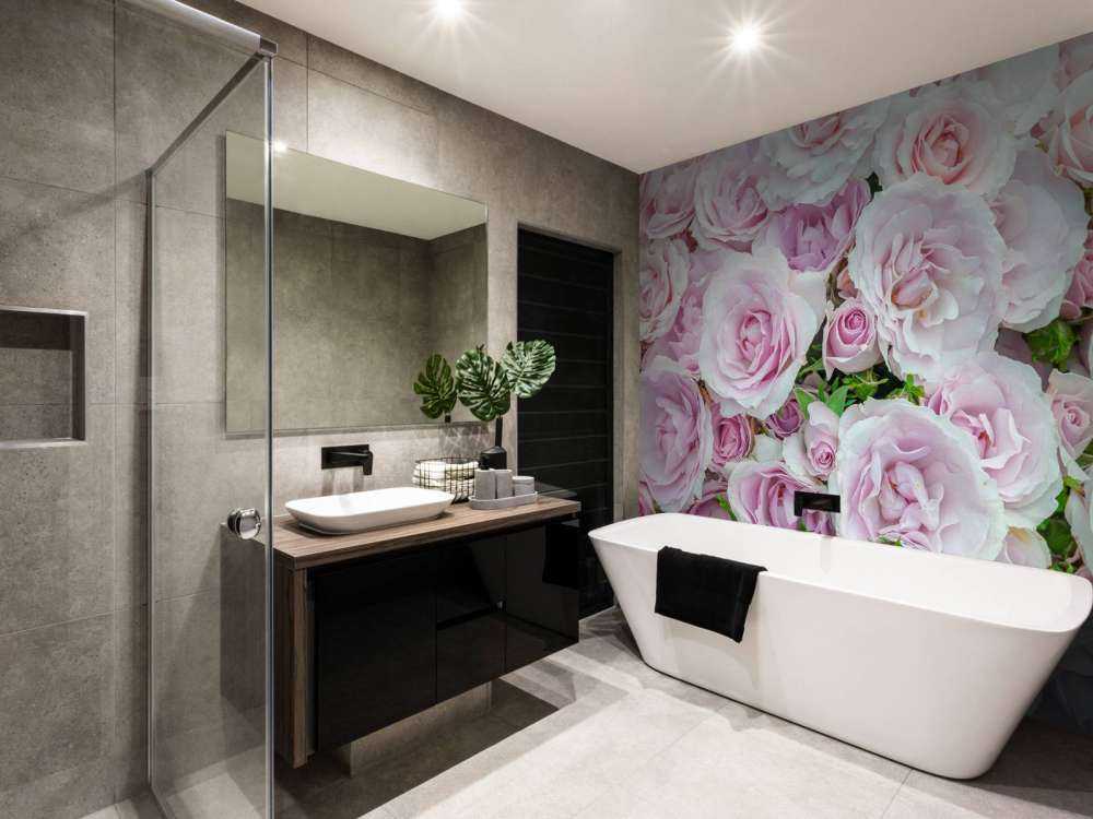 Kolorowe róże białe i różowe