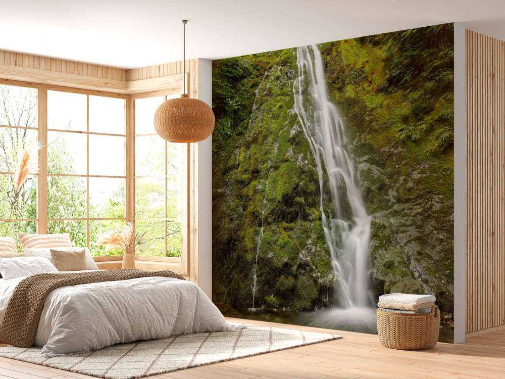 Wodospad z piękną zielenią 