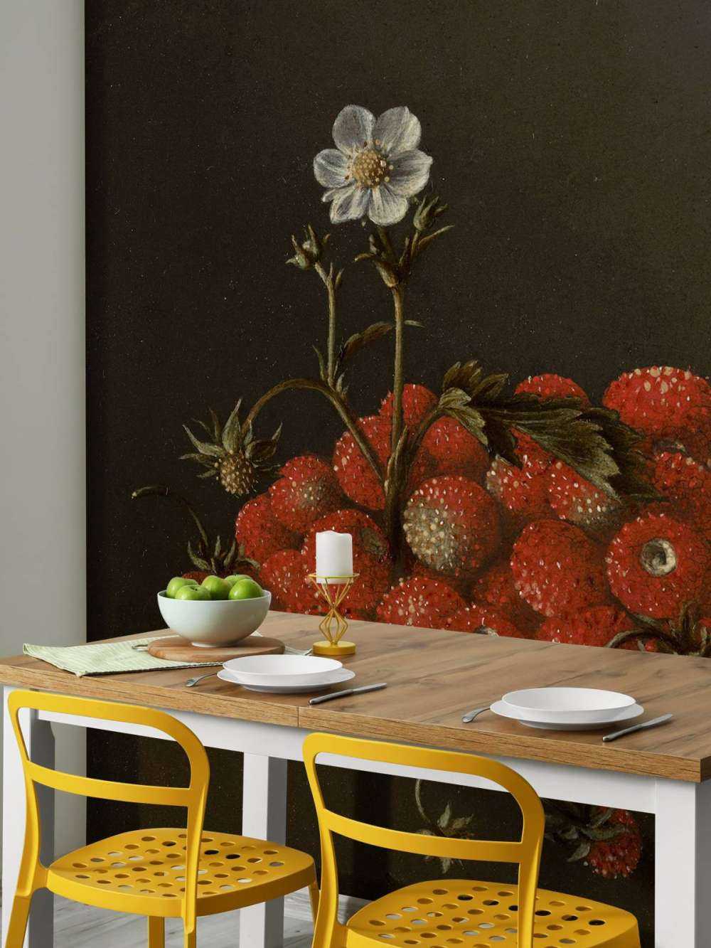 Martwa natura z leśnymi truskawkami