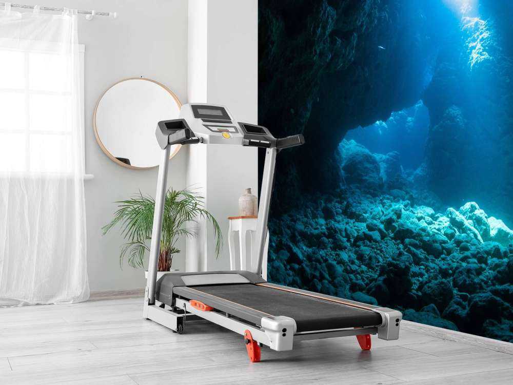 Ciemna jaskinia w oceanie