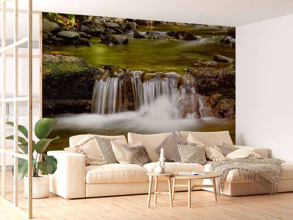 Szczegółowy mały wodospad