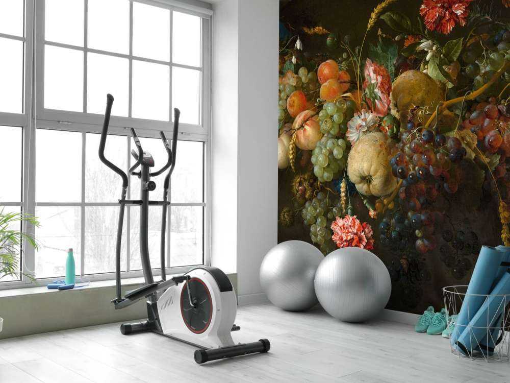 Wianek z owoców z kilkoma kwiatami