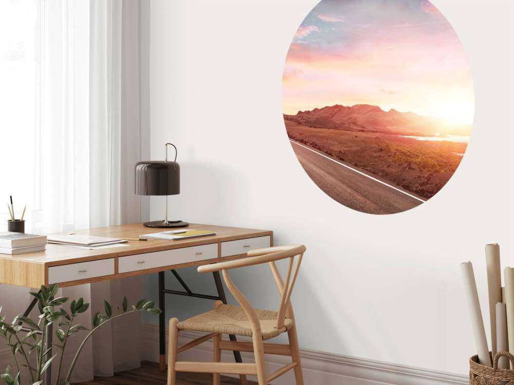 Droga wzdłuż jeziora