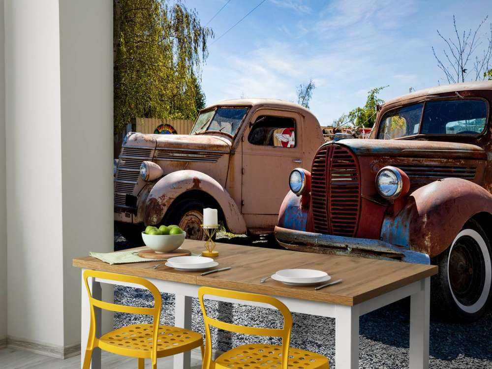 Rdzewiejące stare ciężarówki