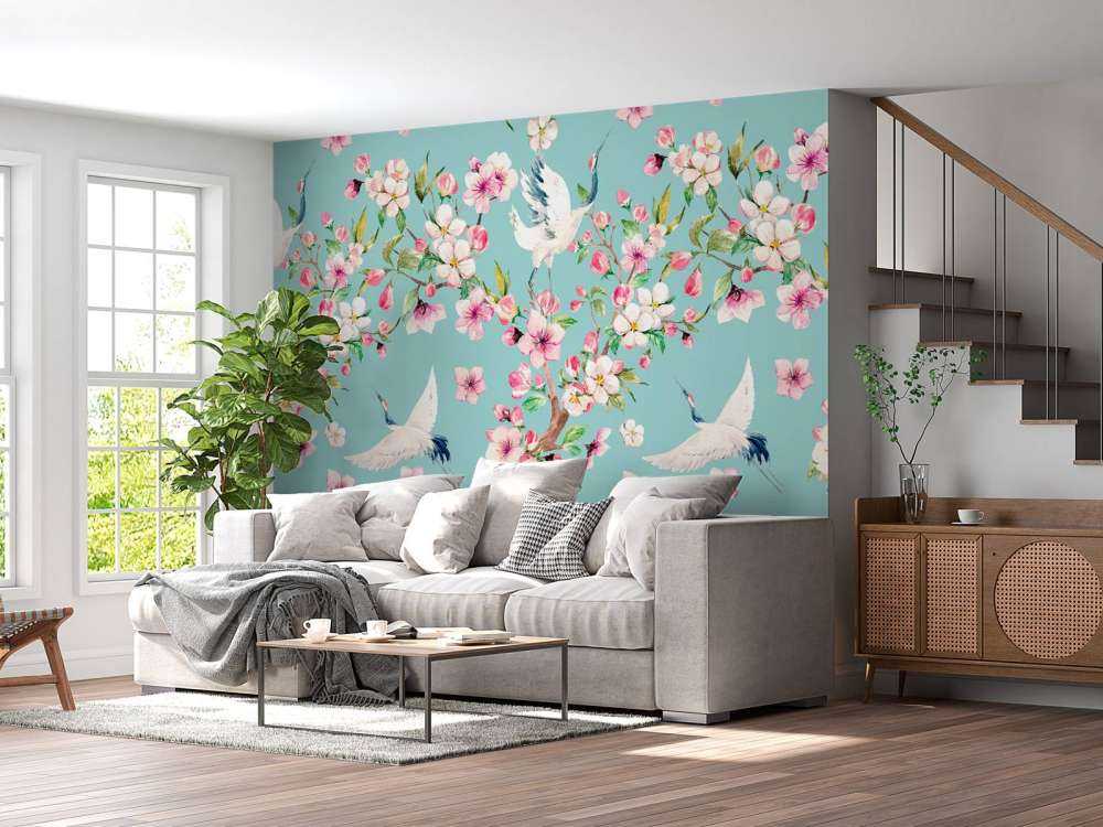 Żurawie pomiędzy różowymi kwiatami