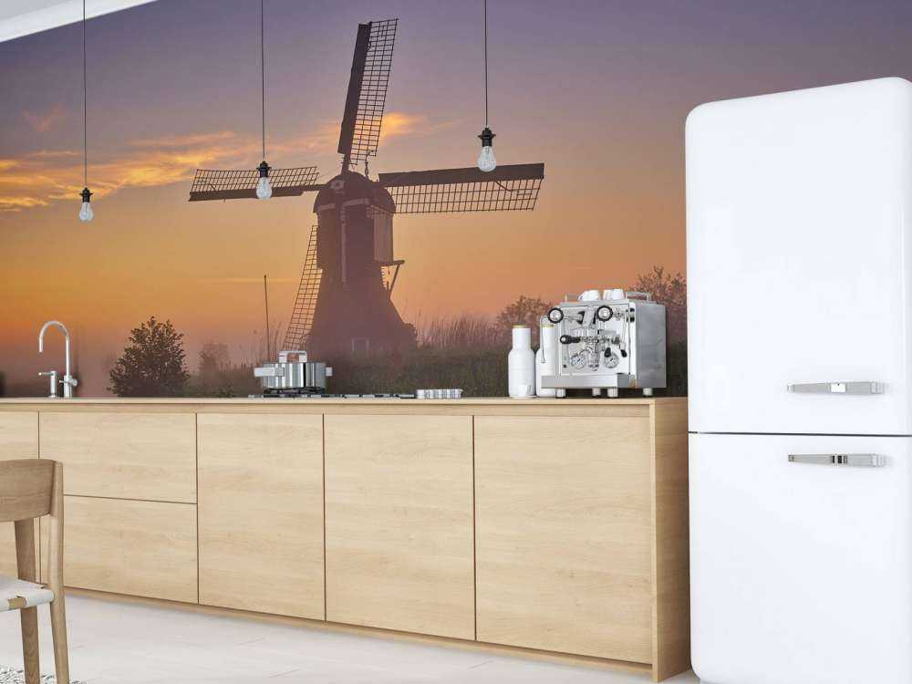 Młyn o wschodzie słońca