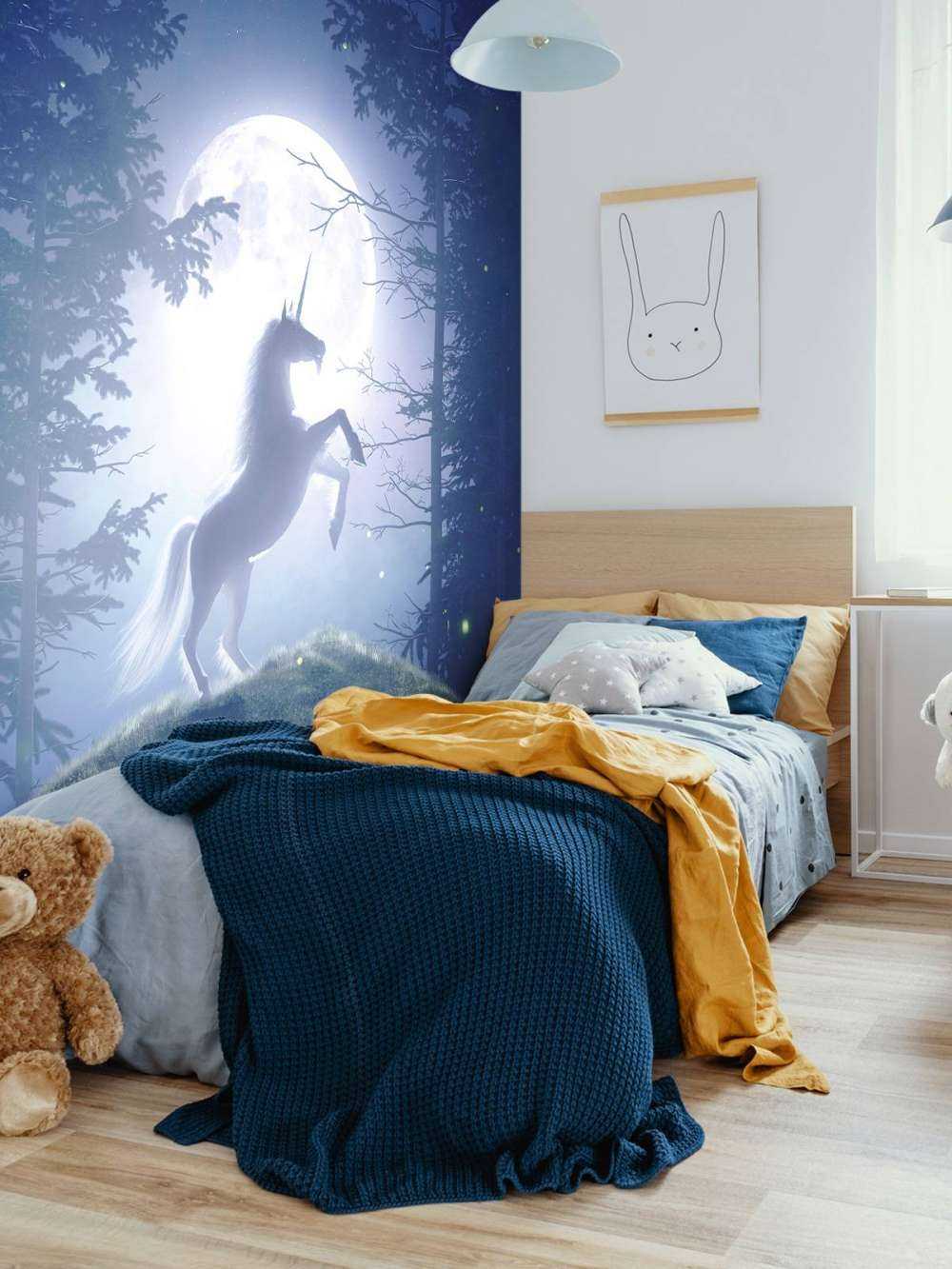 Jednorożec przy pełni księżyca