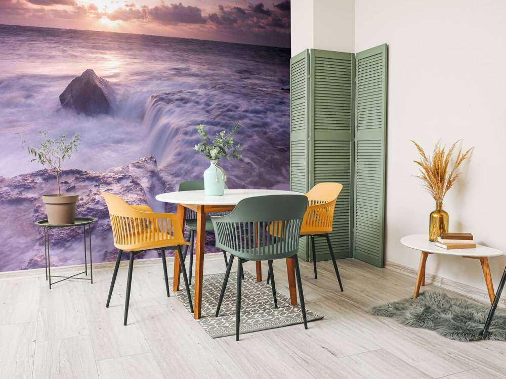 Dzikie morze o zachodzie słońca