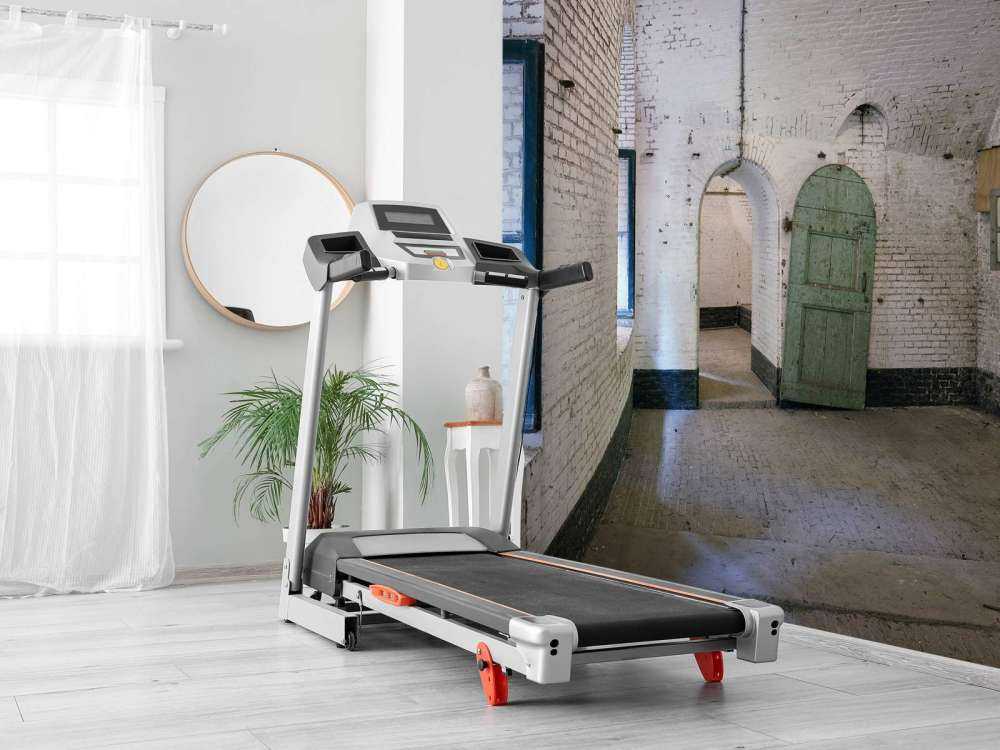 Zielone drzwi w starym budynku