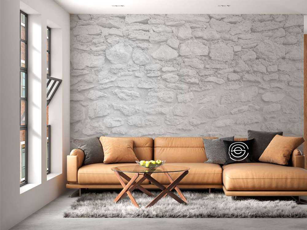 Jasna ściana z chropowatymi cegłami