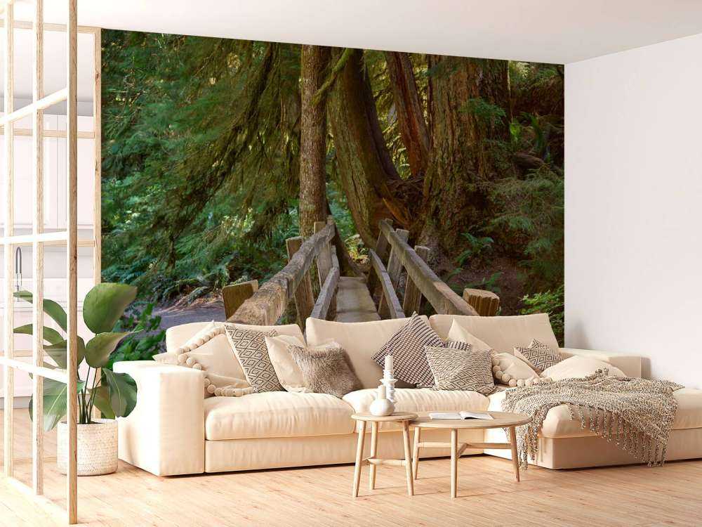 Drewniany most przez las