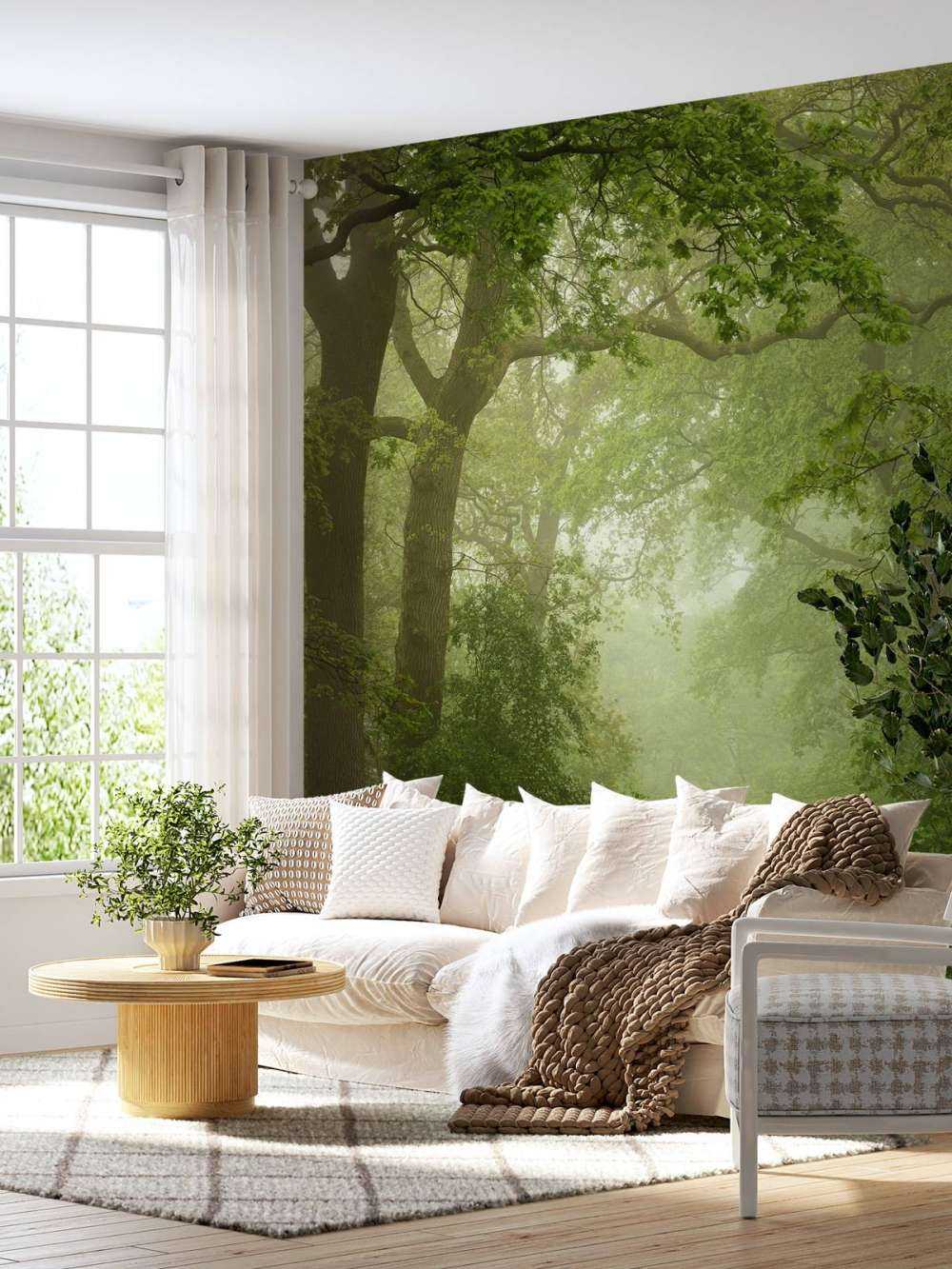 Leśna ścieżka we mgle