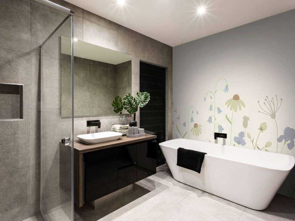 Pole kwiatów w wysokim beżu, starym różu, zieleni i bzie