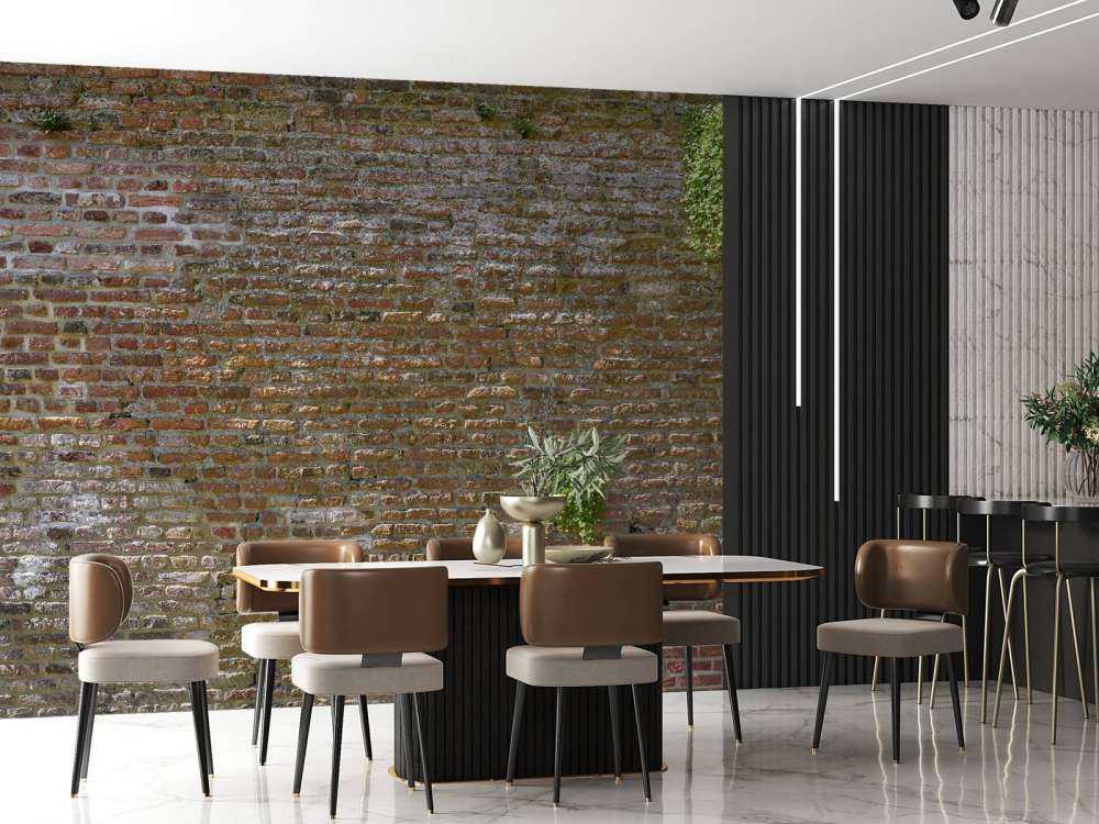 Stary kamienny mur miejski z roślinnością