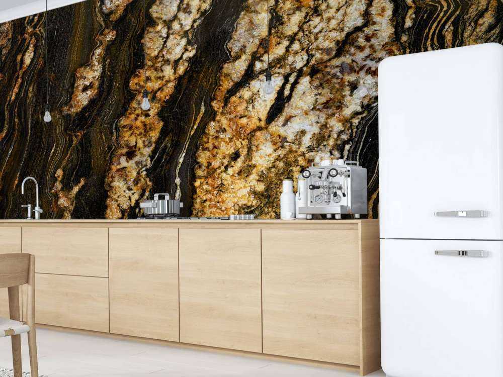 Ciemny marmur ze złotą strukturą