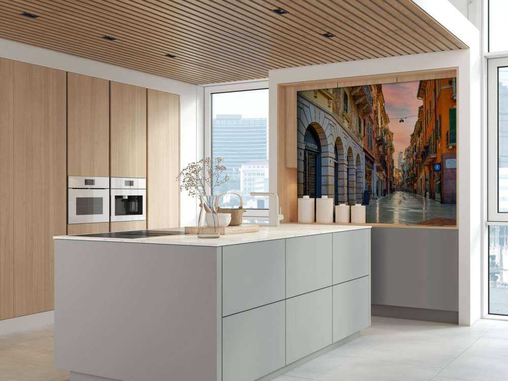 Ulica handlowa o wschodzie słońca