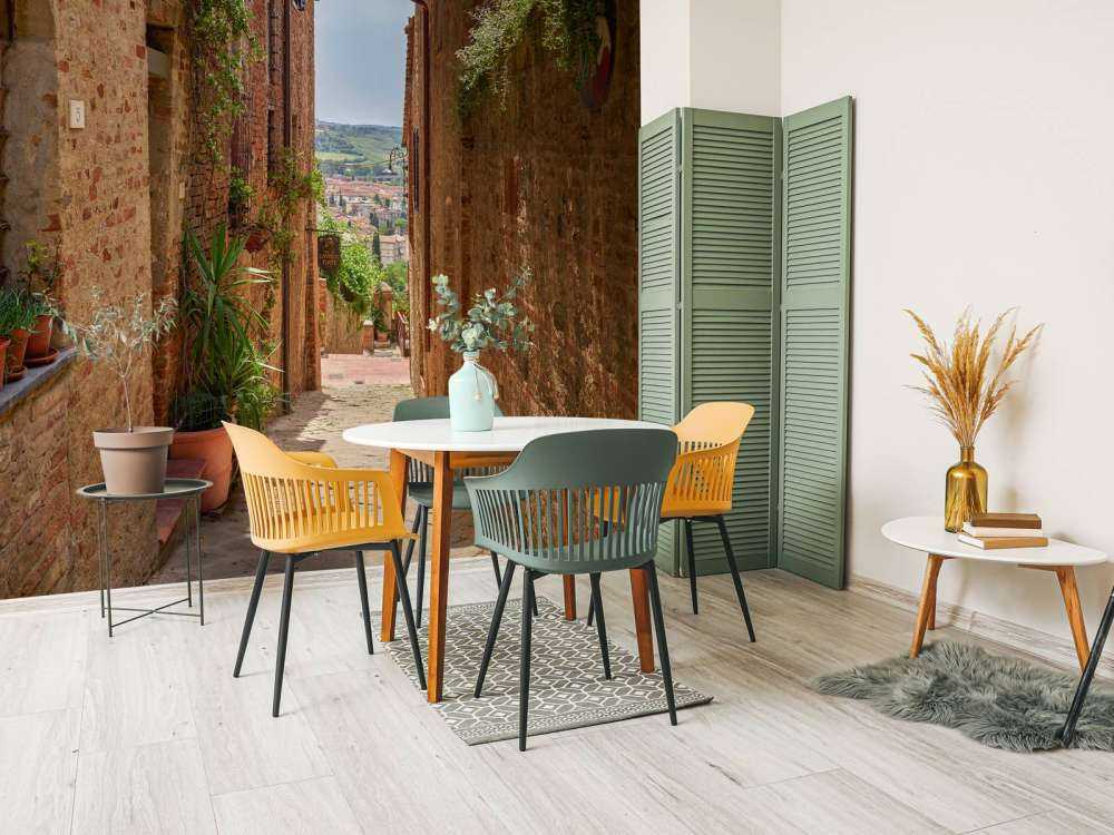 Szeroki widok na ulicę