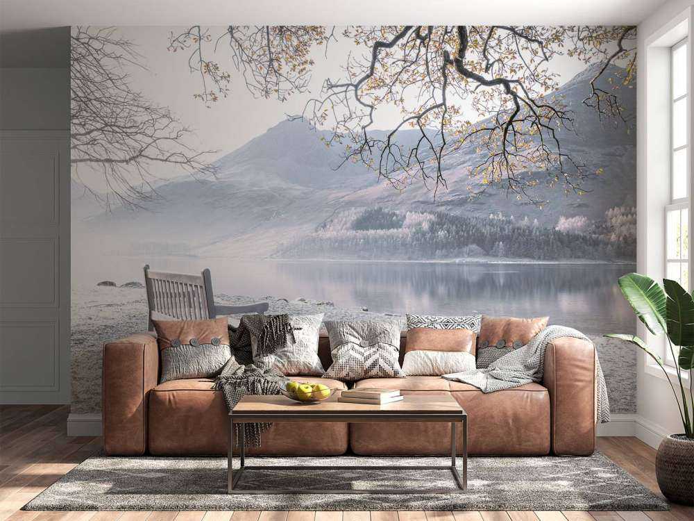 Ławka nad cichym jeziorem