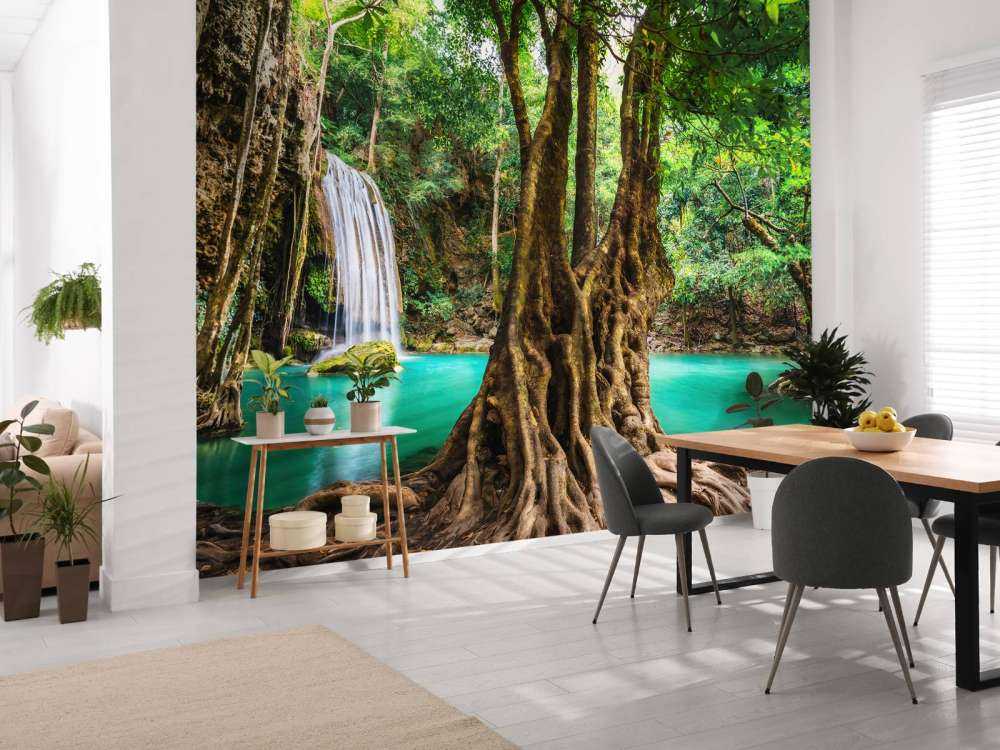 Wodospad w tropikalnej dżungli