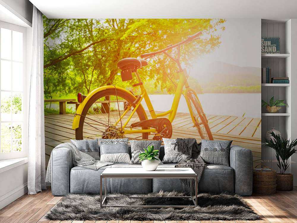 Żółty rower na molo